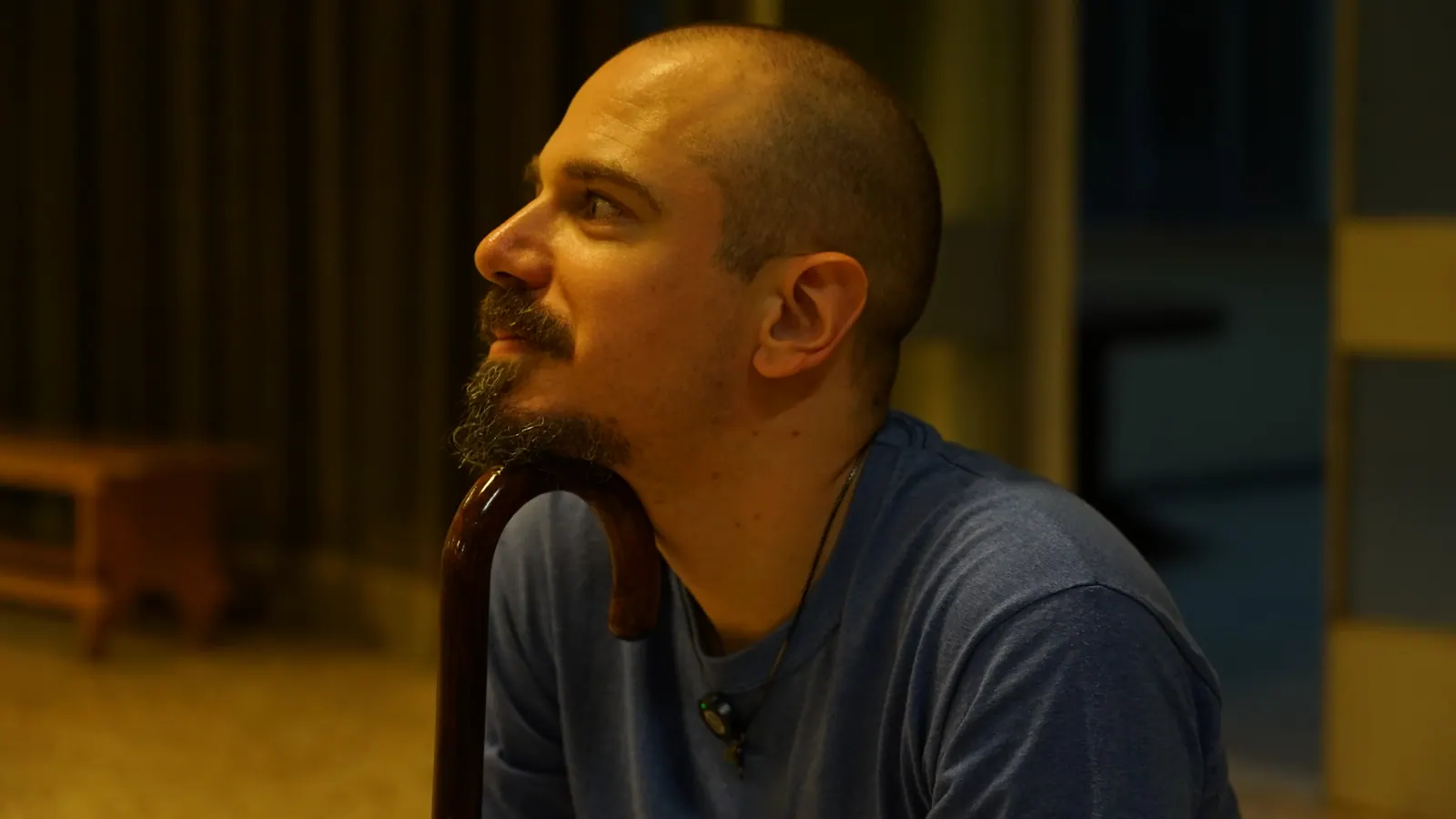 Ritratto di un attore durante una prova teatrale